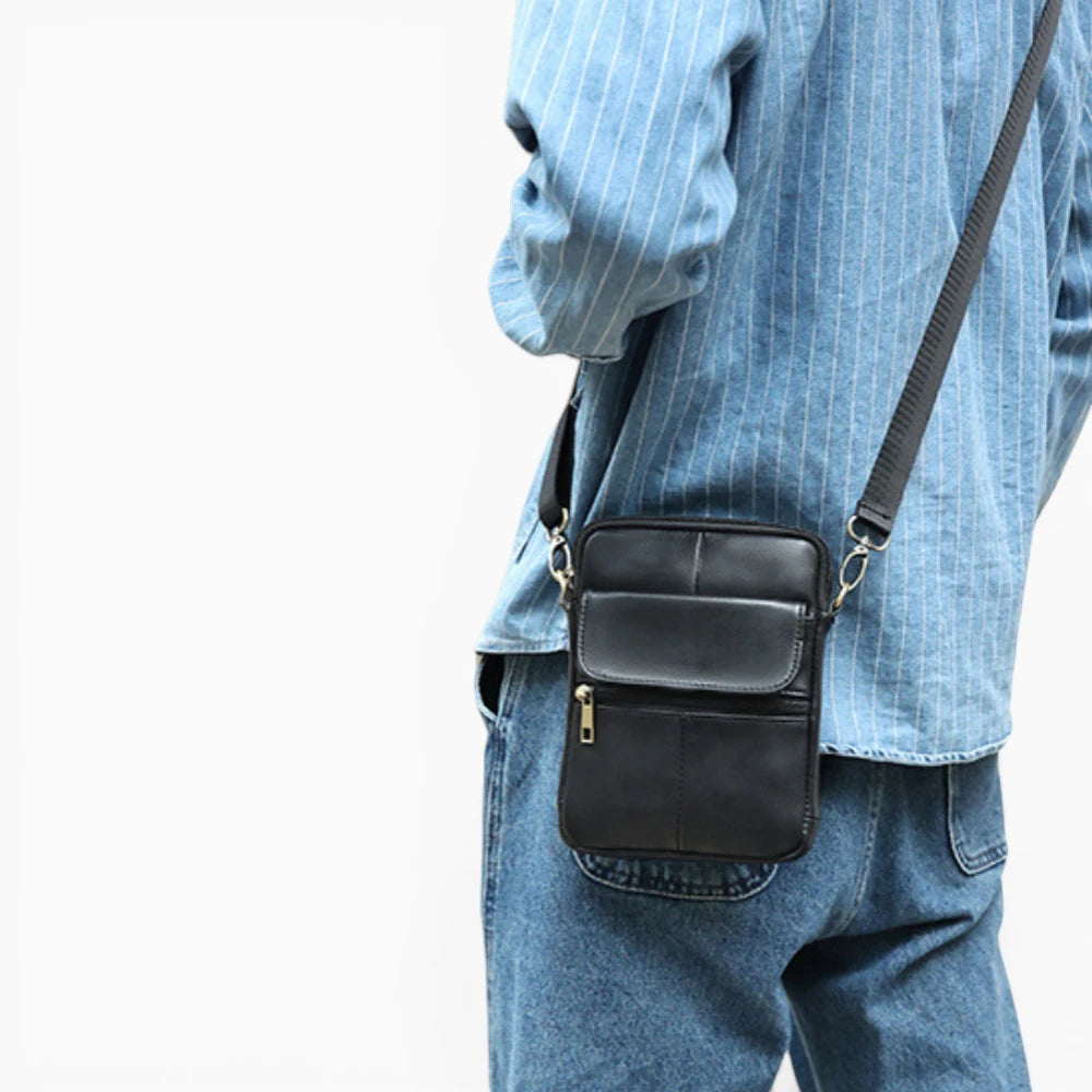 Sacoche bandoulière en cuir pour homme, modèle Classe d'Élégance Cuir, avec rabat et poche zippée visible sur l'image.