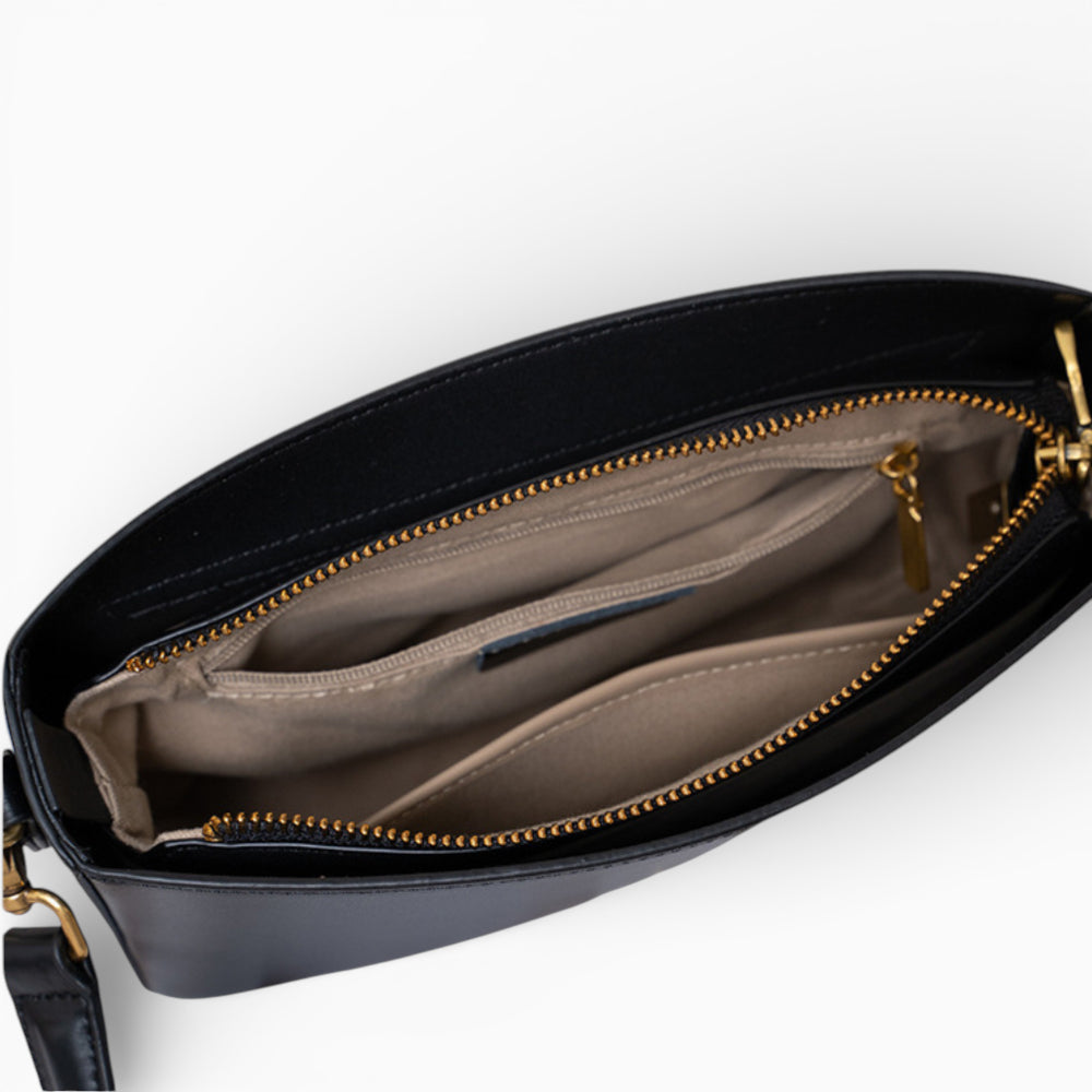 Sac bandoulière en cuir noir Élégance Cuir modèle Céline, vue de l'intérieur.