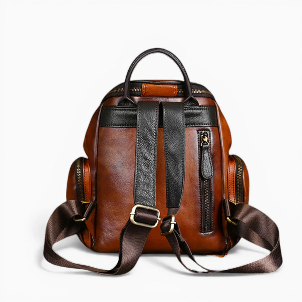 Sac à dos en cuir pour femme, modèle Nostalgie, format arrondi avec rabat zippé, vue de dos.