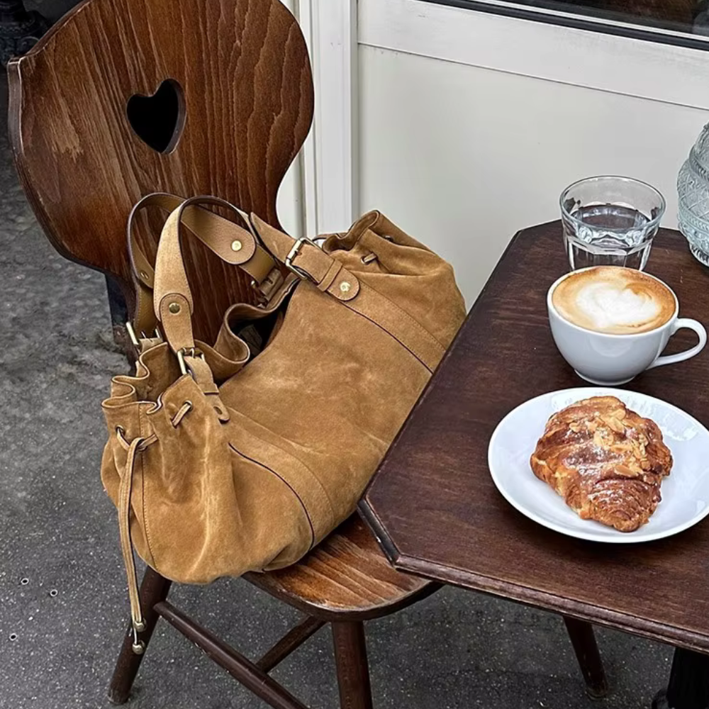 Grand sac à main de cours bowling Élégance Cuir Noemi 2 avec poignées en cuir et compartiments spacieux.