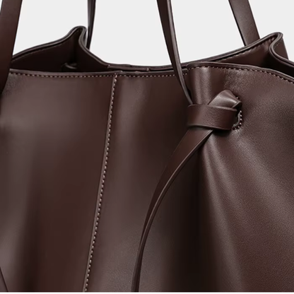 Grand sac à main de cours cabas Élégance Cuir, en cuir marron avec poignées robustes et compartiments spacieux.
