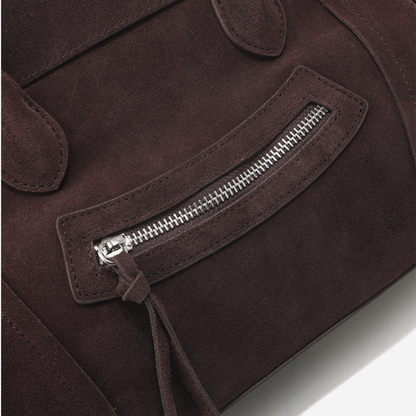 Grand sac cabas femme en daim SIENNA d'Élégance Cuir, avec poignées en cuir et design spacieux, couleur marron chaud.