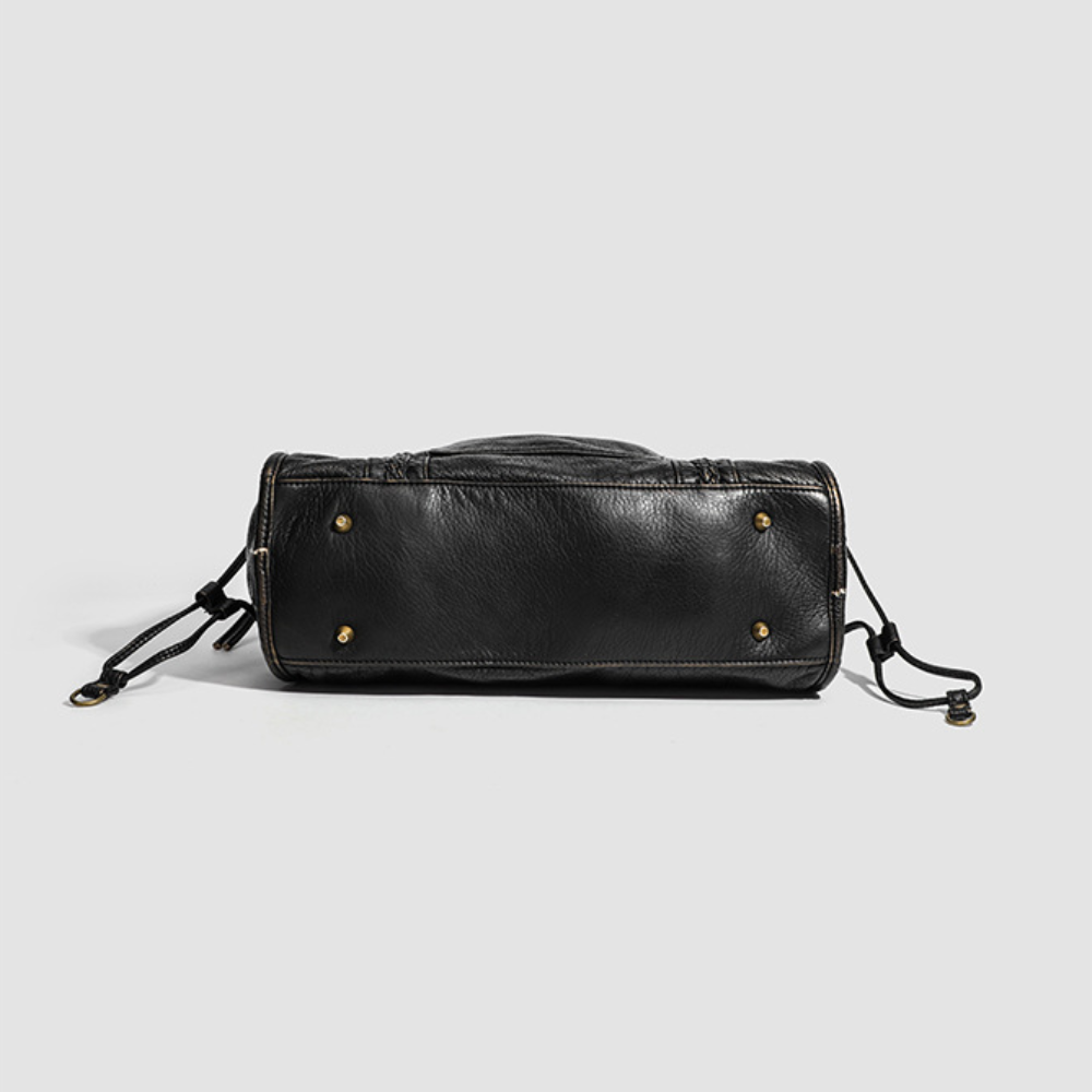 Grand sac à main de cours vintage à bandoulière Élégance Cuir, en cuir marron avec détails classiques et bandoulière ajustable.