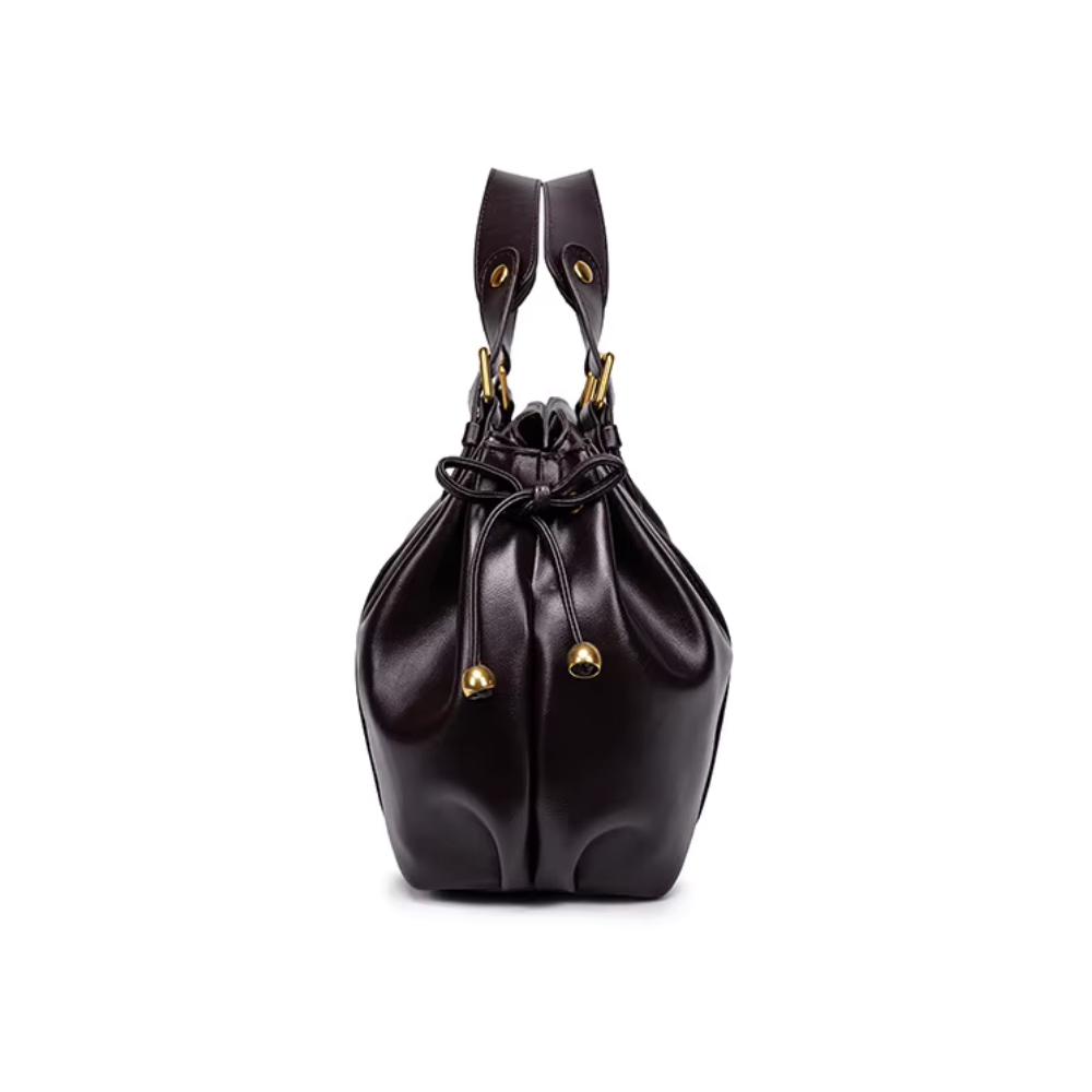 Sac à main vintage Élégance Cuir, sac à bandoulière en cuir marron avec détails élégants, vue de côté.