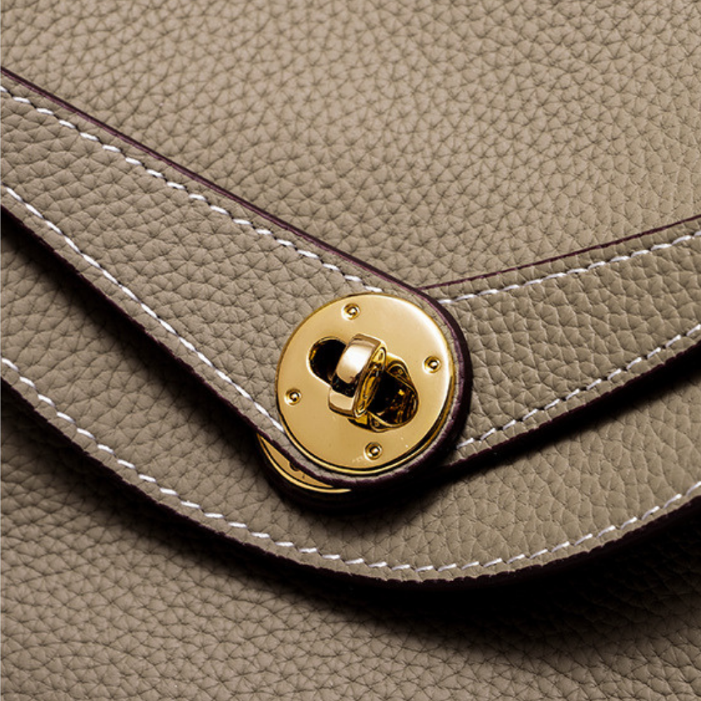Sac à main bandoulière en cuir Élégance Cuir, modèle Nathalie, avec poignée et détails élégants, vue de face.