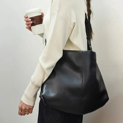 Sac cabas souple en cuir véritable Élégance Cuir, grand modèle avec poignées en cuir et poche intérieure visible.