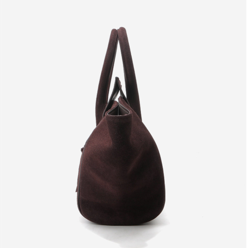 Grand sac cabas pour femme en daim Élégance Cuir, style spacieux et élégant, avec poignées en cuir et finition douce.