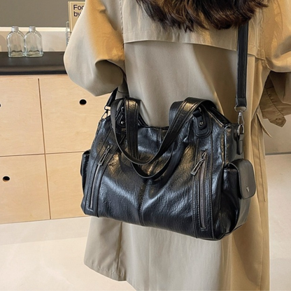 Grand sac à main souple Élégance Cuir Lucie avec poignée en cuir et grande capacité, coloris beige, vue de face.
