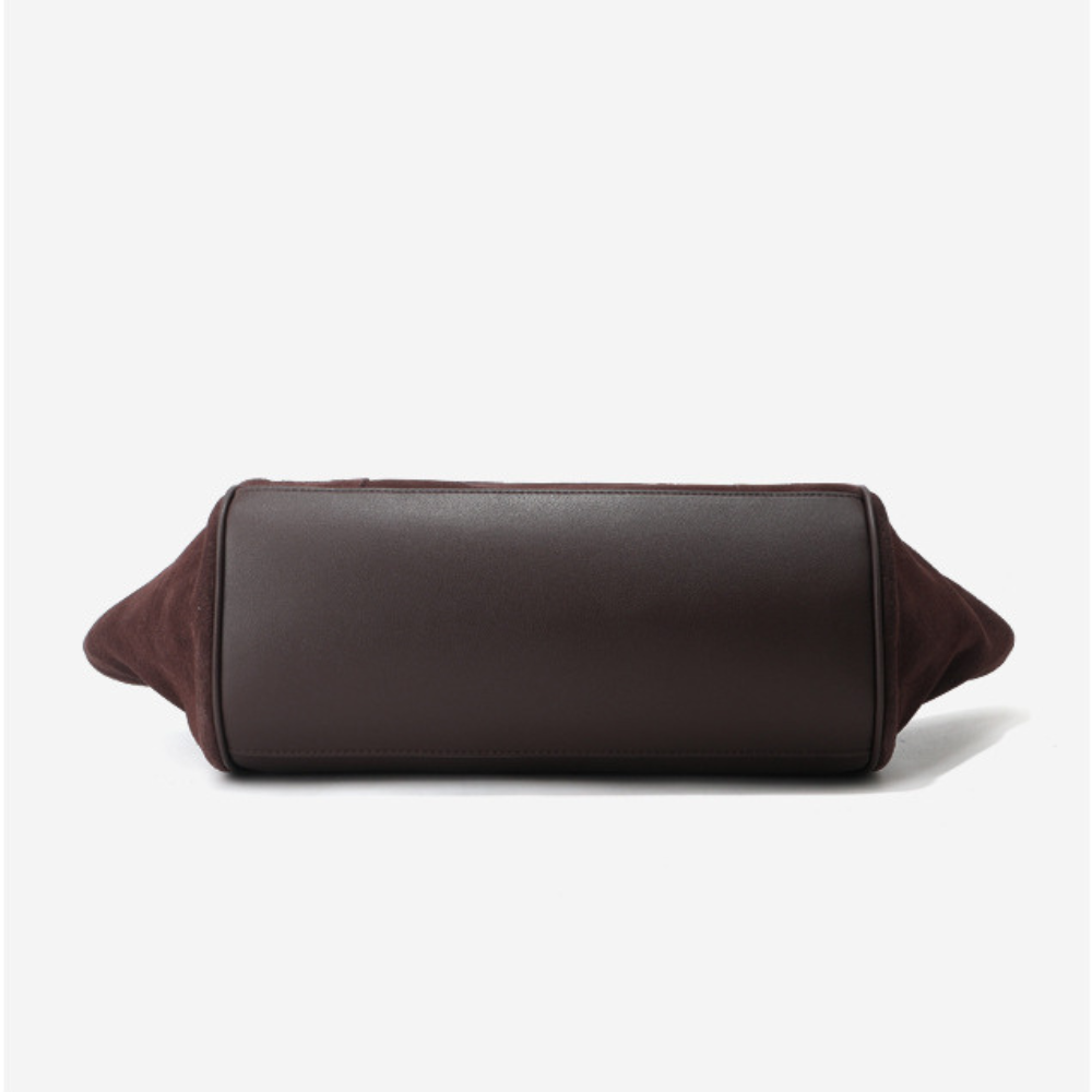 Grand sac cabas pour femme en daim de la marque Élégance Cuir, avec poignées et design spacieux, couleur Sienna.