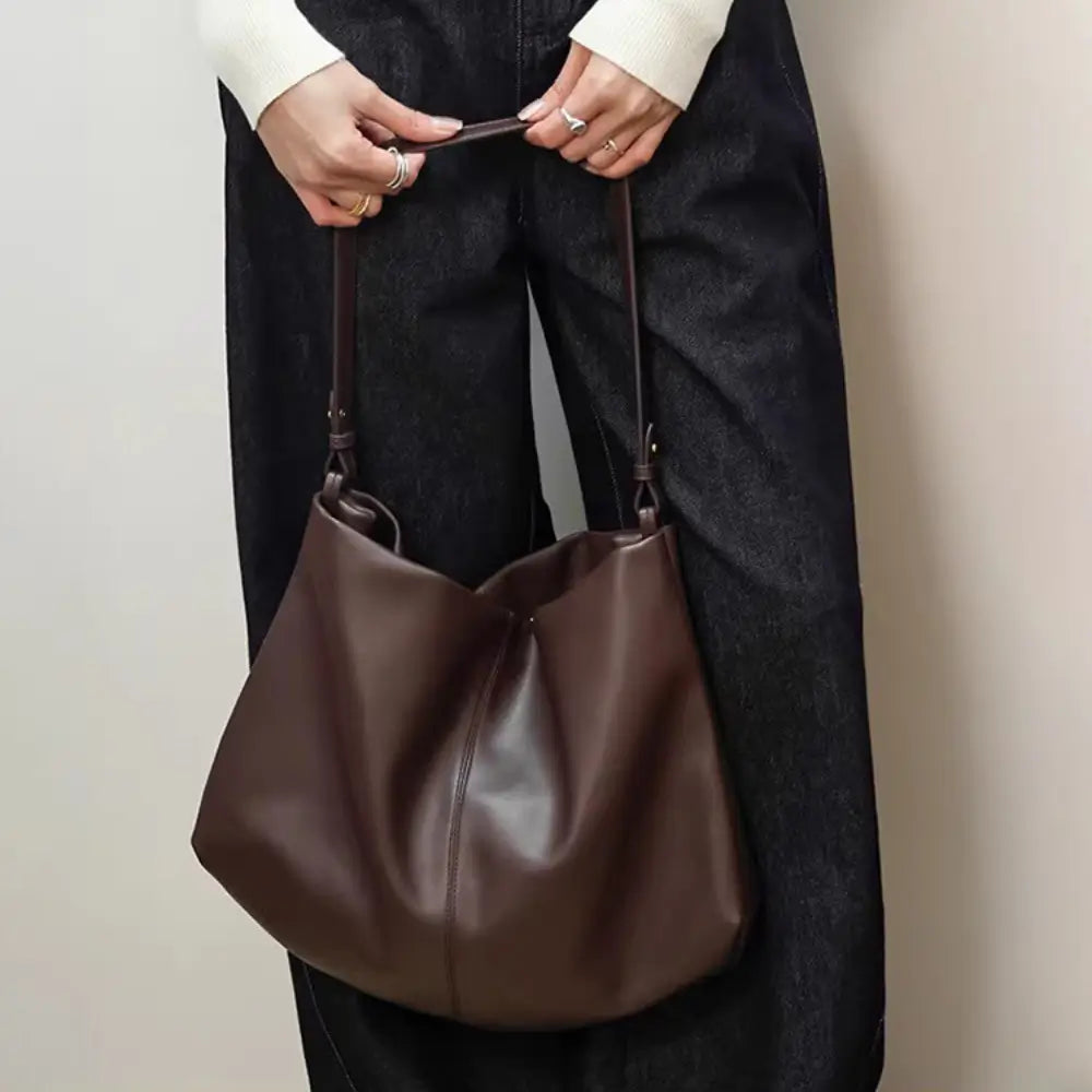 Sac cabas souple en cuir véritable Élégance Cuir, élégant et spacieux, avec poignées en cuir et finition raffinée.