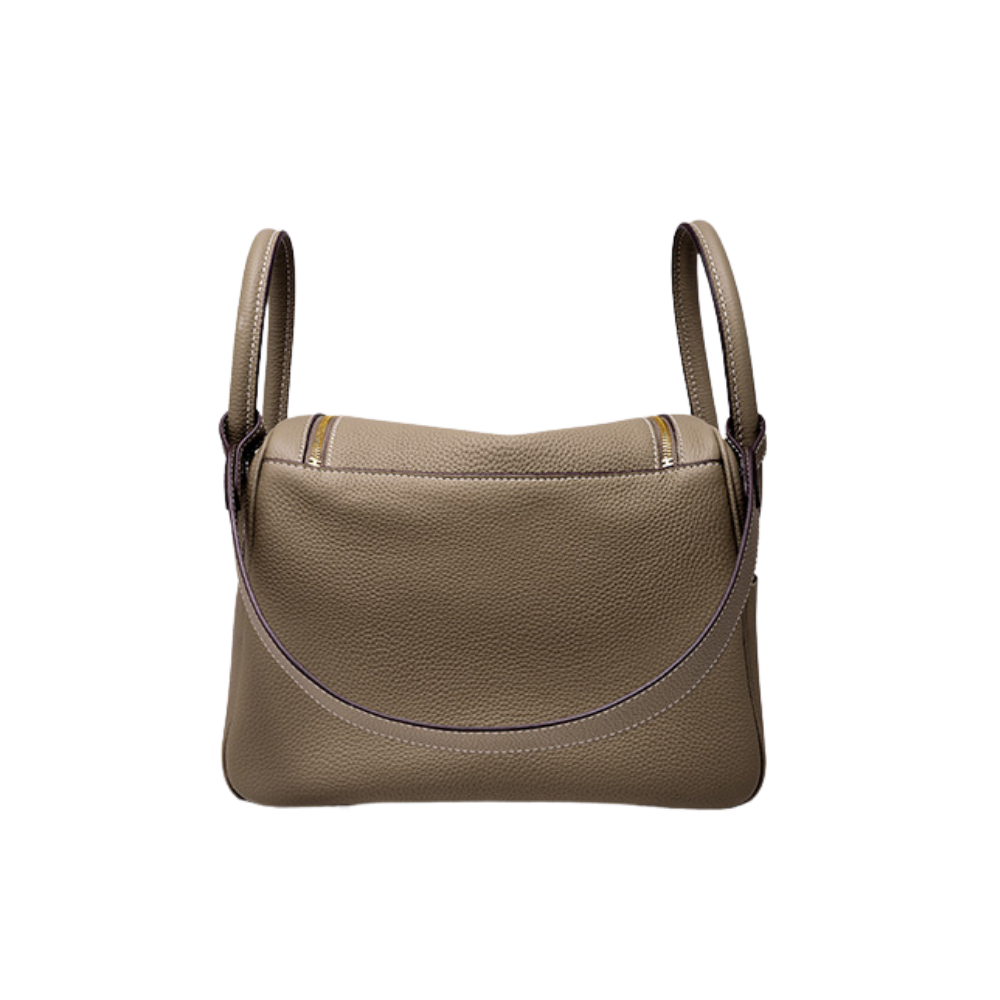 Sac à main bandoulière en cuir Élégance Cuir, avec poignées et détails élégants, visible en noir dans cette image.