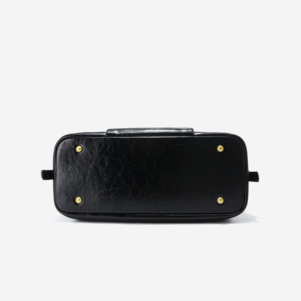 Sac à main pour femme en cuir noir Élégance Cuir, design élégant avec poignées et poche extérieure visible.
