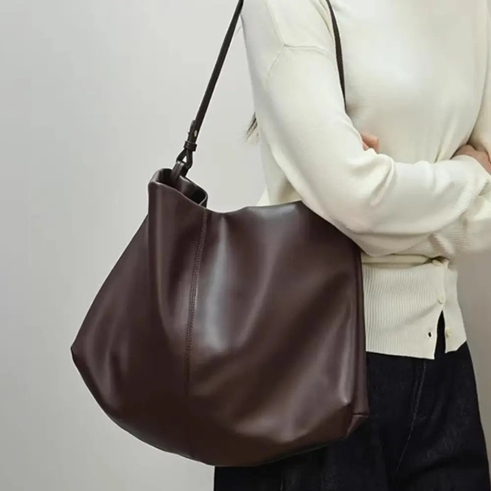 Sac cabas souple en cuir véritable Élégance Cuir, avec poignées en cuir et design élégant, pour un style chic et pratique.