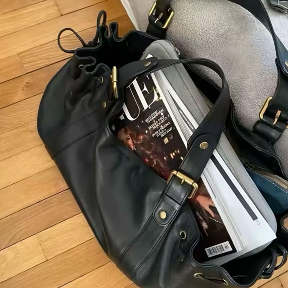 Sac à main vintage Élégance Cuir Noemi en cuir marron avec poignée en chaîne et détails élégants, vue de face.