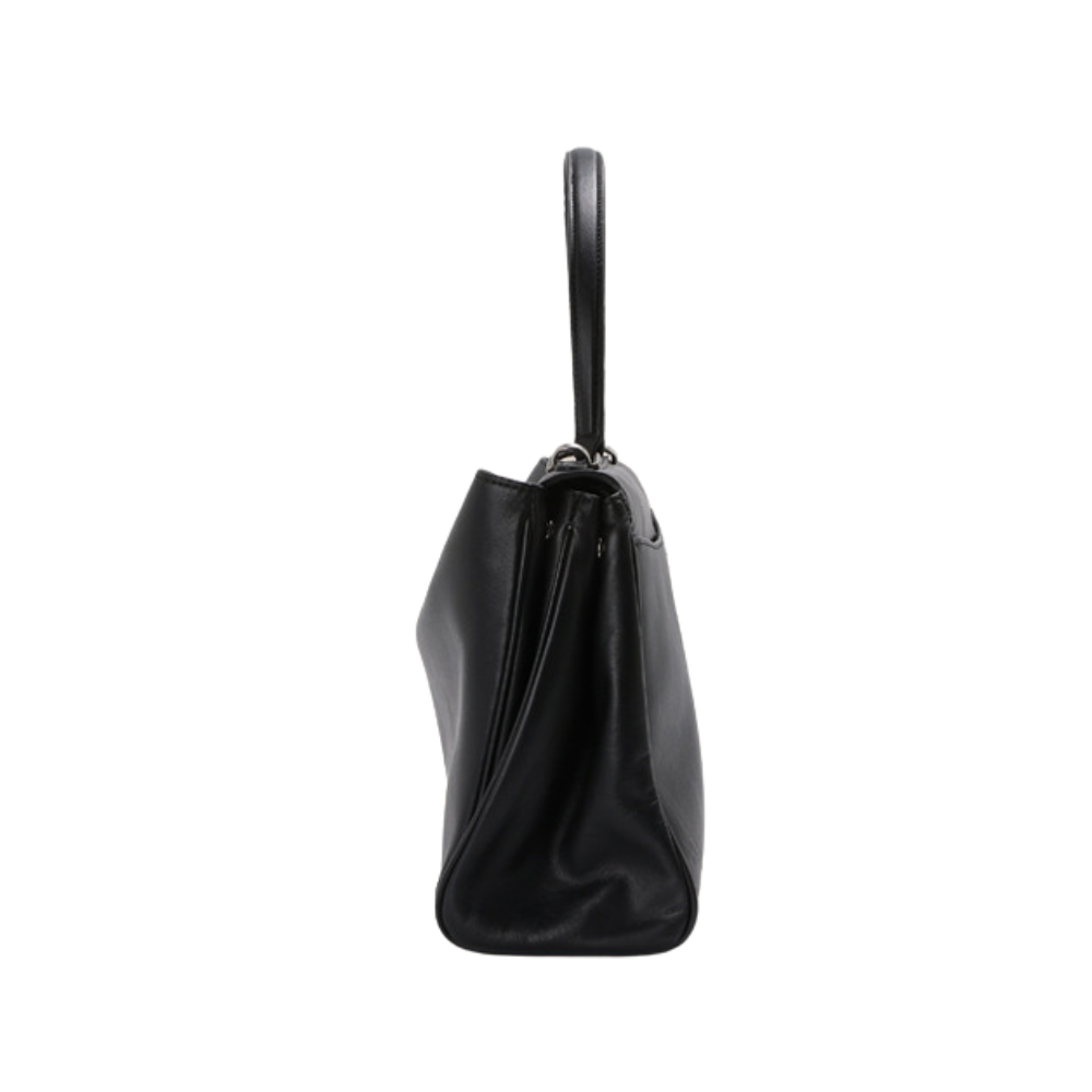Sac à main cabas pour femme en cuir, modèle Emma d'Élégance Cuir, avec poignées robustes et design élégant en cuir brun.