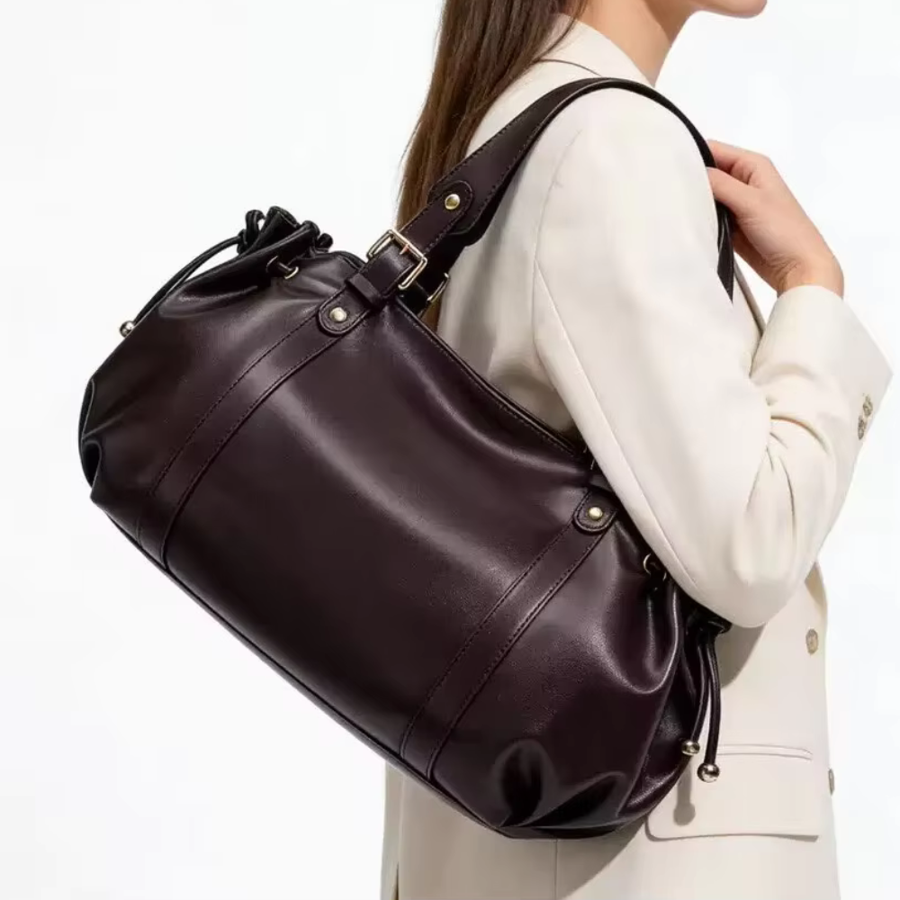 Sac à main vintage Élégance Cuir Noemi en cuir marron avec poignée élégante et détails raffinés.