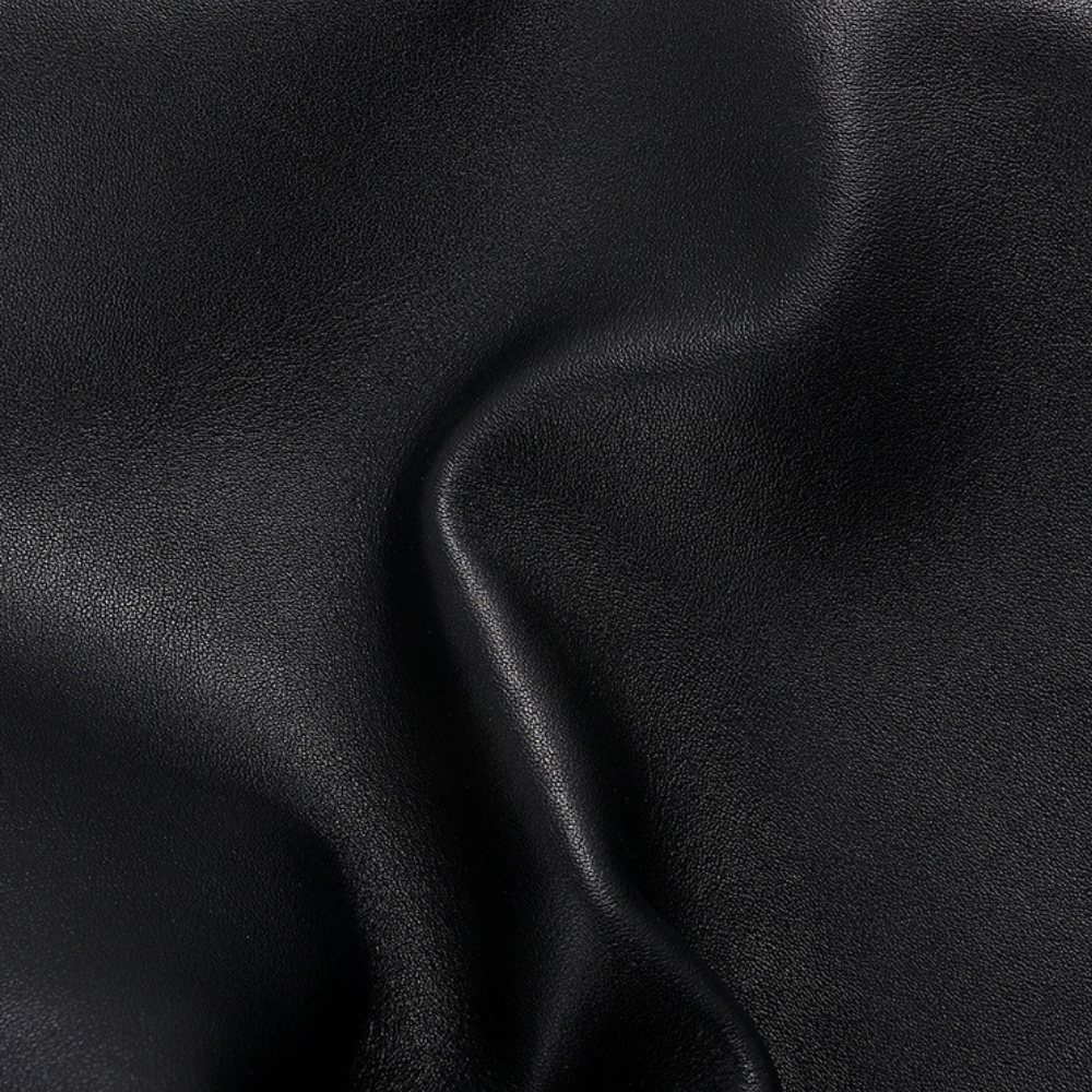 Sac à main cabas femme en cuir de la marque Élégance Cuir, avec poignées et détails élégants, vue de face.