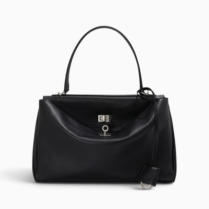 Sac à main cabas pour femme en cuir de la marque Élégance Cuir, avec poignées et design élégant, sur fond neutre.