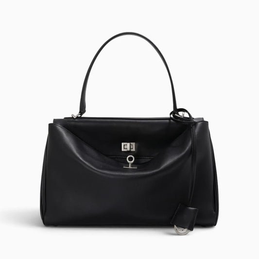Sac à main cabas pour femme en cuir de la marque Élégance Cuir, avec poignées et design élégant, sur fond neutre.