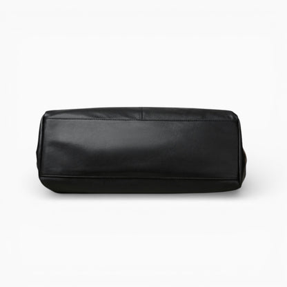 Grand format en cuir noir pour femme, sac à main élégant modèle La Prestance de la marque Élégance Cuir, vue du bas