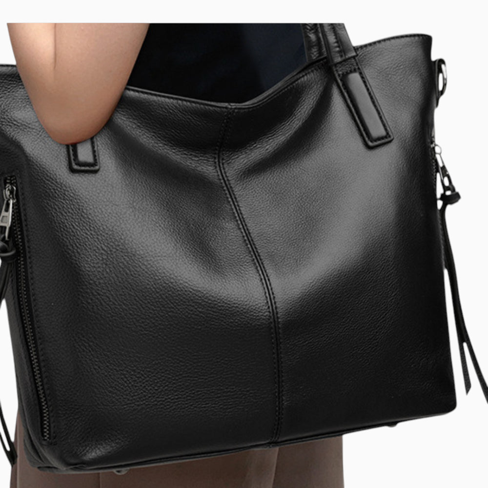 Grand format vertical en cuir pour femme, sac à main modèle La Sorbonne d'Élégance Cuir, mannequin 1 