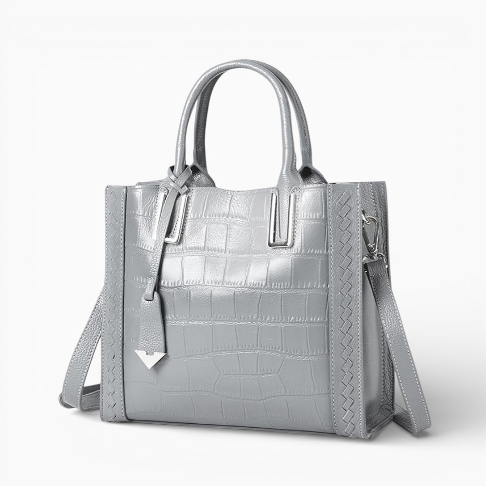 Grand sac cabas en cuir pour femme Élégance Cuir modèle Nantes, présentant une texture lisse et des anses robustes.