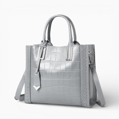 Grand sac cabas en cuir pour femme Élégance Cuir modèle Nantes, présentant une texture lisse et des anses robustes.