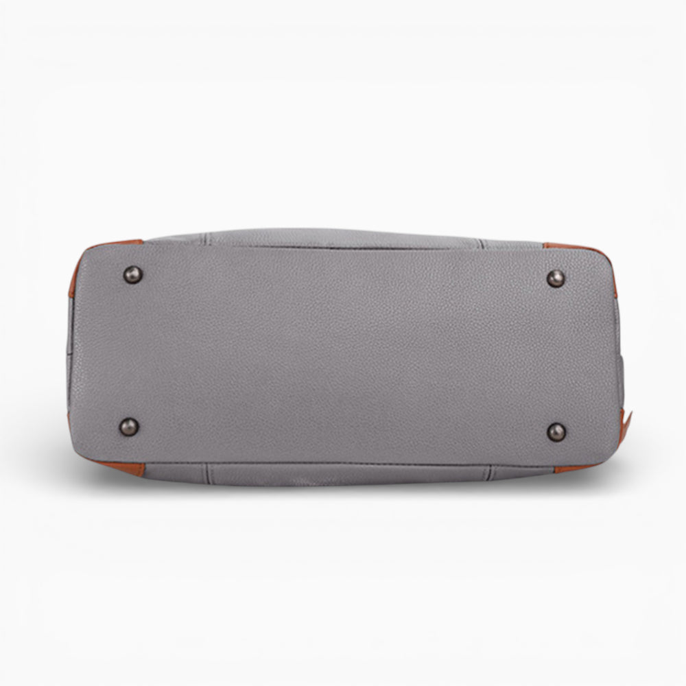 Grand sac à main en cuir pour femme, modèle La Victoire par Élégance Cuir, vue du bas