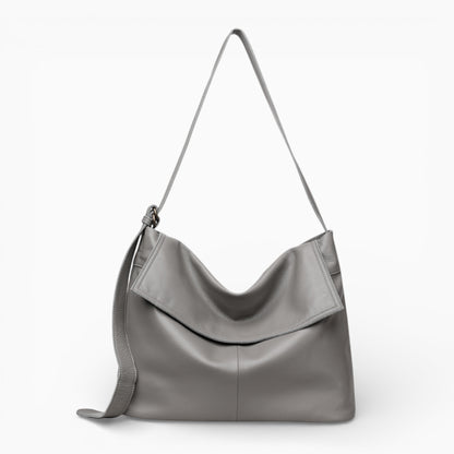 Grand sac à main en cuir souple pour femme modèle La Distinction de la marque Élégance Cuir, vue de face gris