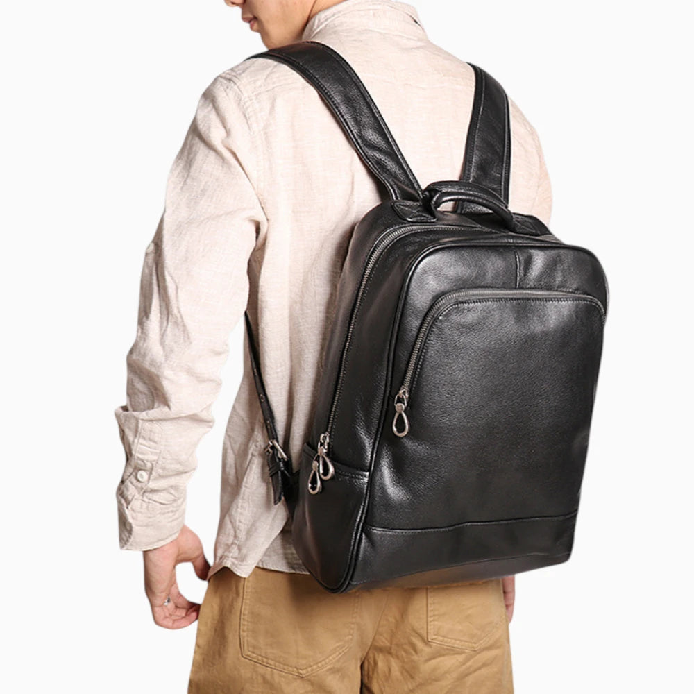 Moderne sac à dos en cuir pour homme Le Boss d'Élégance Cuir, mannequin 3