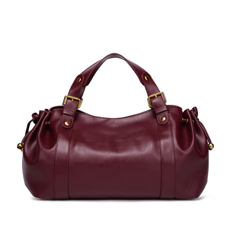 Sac à main vintage Élégance Cuir Noemi rouge avec poignée en cuir et détails élégants, vue de face.