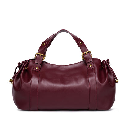 Sac à main vintage Élégance Cuir Noemi rouge avec poignée en cuir et détails élégants, vue de face.