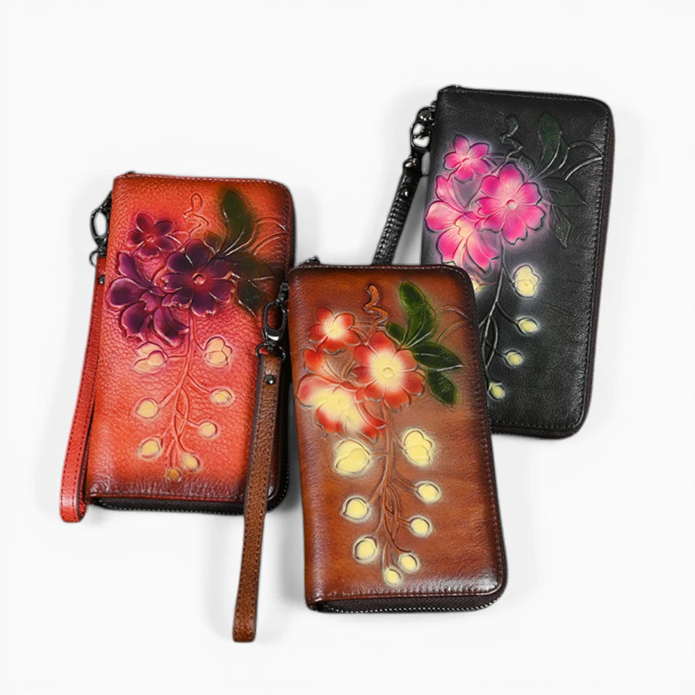 Portefeuille femme en cuir floral illustré modèle Nuit Florale de la marque Élégance Cuir, affichant des motifs colorés.