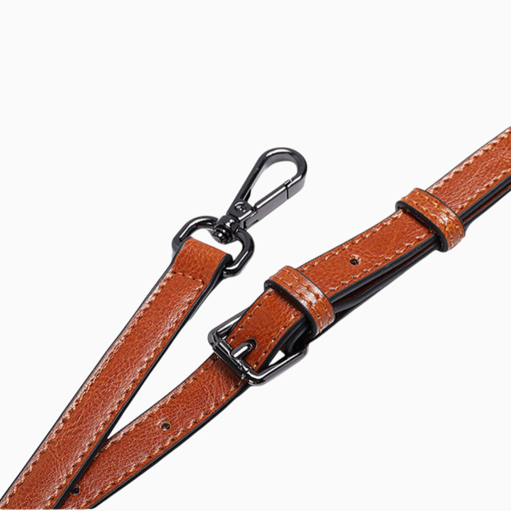 Sac à main structuré grand format en cuir pour femme, La Magistrale par Élégance Cuir, couleur caramel avec bandoulière.