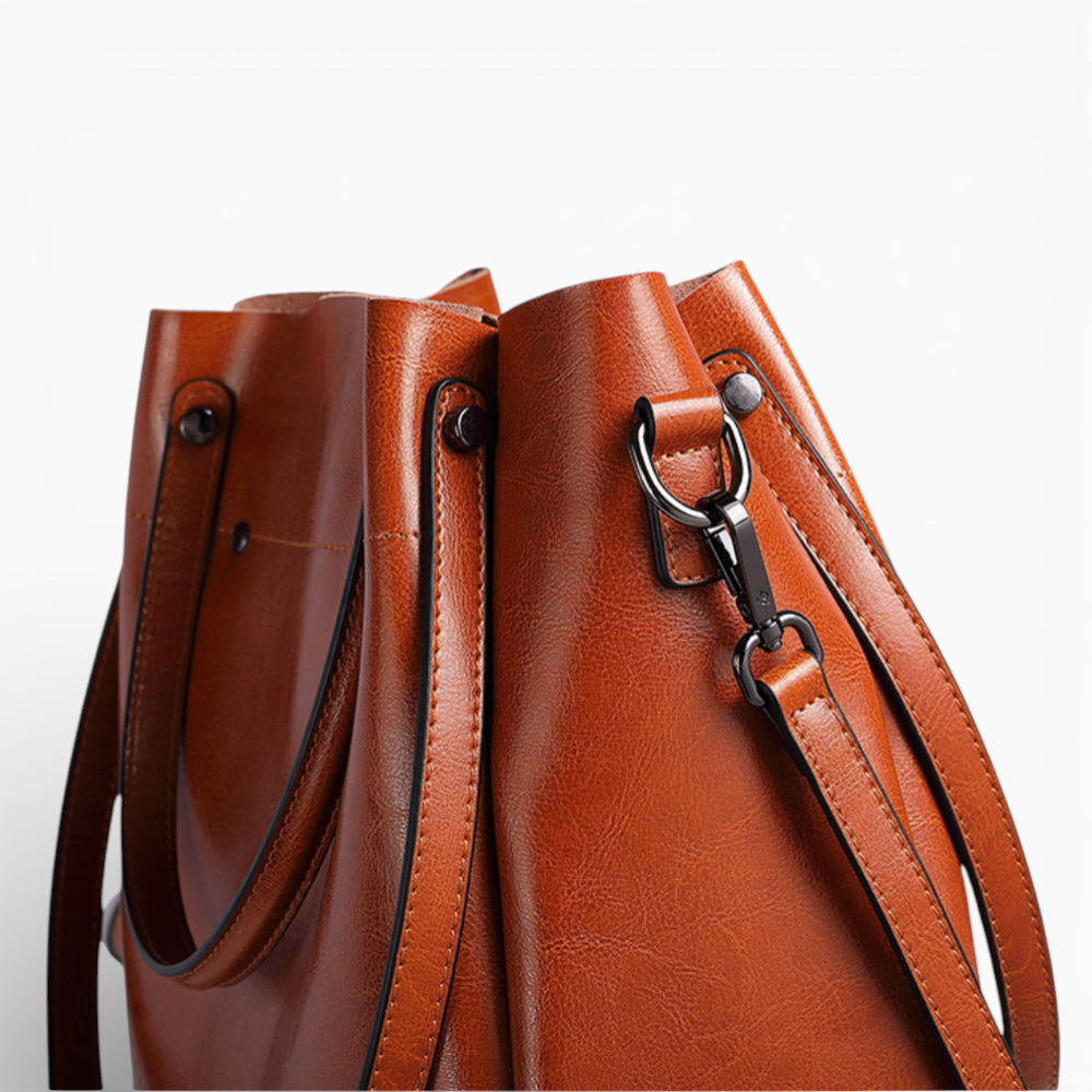 Sac à main structuré grand format en cuir pour femme, modèle La Magistrale d'Élégance Cuir couleur caramel, vue de côté.