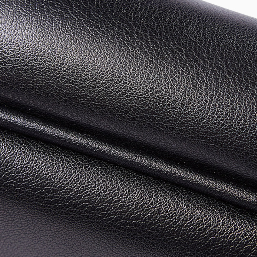 Sac banane chic en cuir vert pour femme de la marque Élégance Cuir, zoom cuir noir
