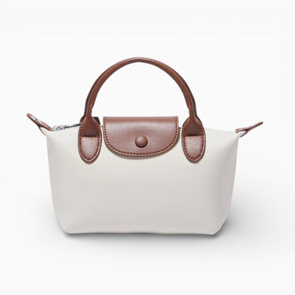 Sac bandoulière compact en cuir pour femme, modèle Anaïs d'Élégance Cuir, présentant un design élégant et une texture riche.