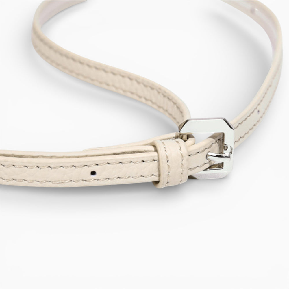 Sac bandoulière en cuir pour femme, format vertical compact, modèle Victoria d'Élégance Cuir, vue bandoulière
