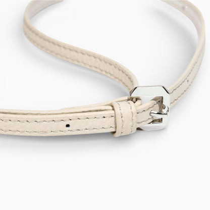 Sac bandoulière en cuir pour femme, format vertical compact, modèle Victoria d'Élégance Cuir, vue bandoulière