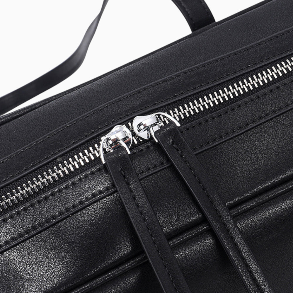 Sac bandoulière en cuir pour femme, modèle rectangulaire Zoé d'Élégance Cuir, vue détails fermeture zippée. 