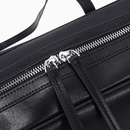 Sac bandoulière en cuir pour femme, modèle rectangulaire Zoé d'Élégance Cuir, vue détails fermeture zippée. 