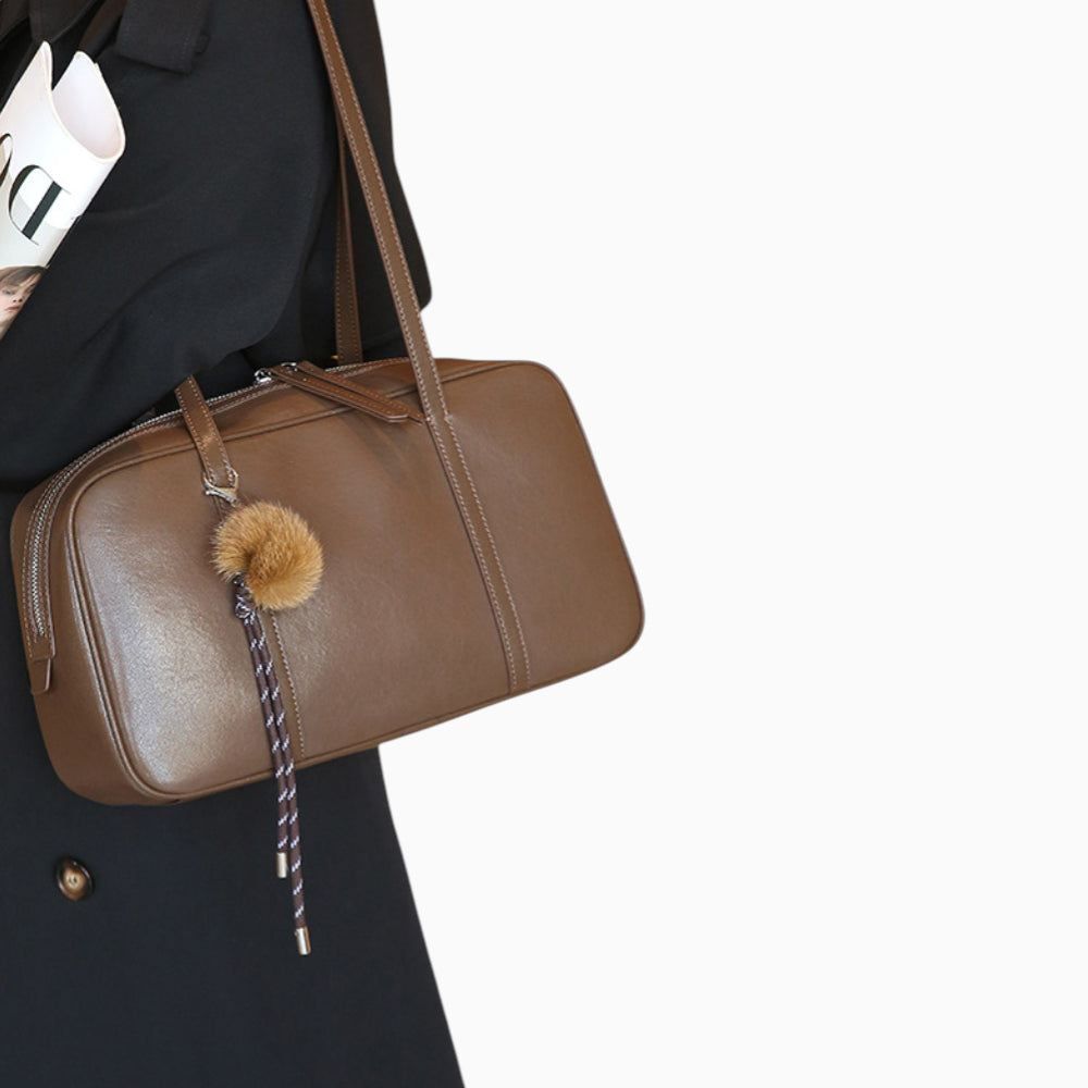 Sac bandoulière en cuir rectangulaire pour femme modèle Zoé de la marque Élégance Cuir, couleur élégante et design chic.