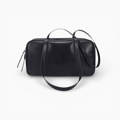 Sac bandoulière en cuir rectangulaire pour femme modèle Zoé de la marque Élégance Cuir, couleur noir avec une finition élégante. Vue de face 2