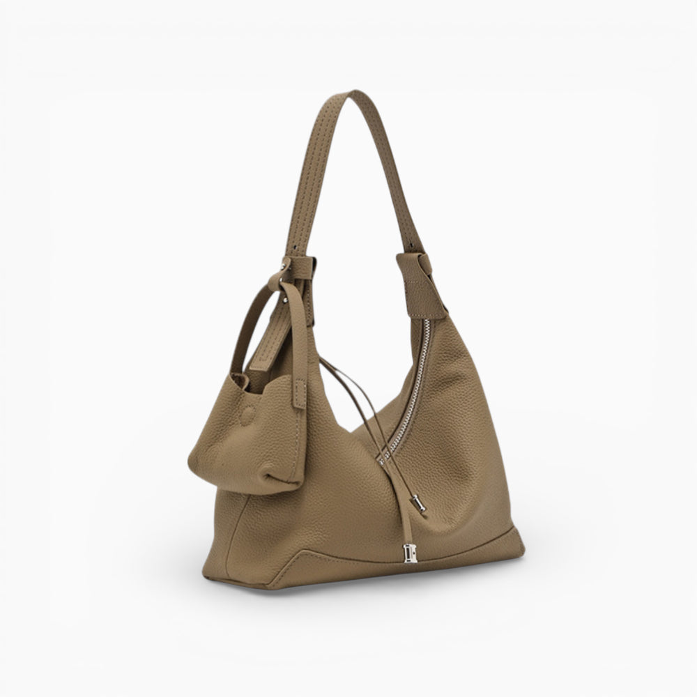 Sac bandoulière hobo en cuir pour femme modèle Sophie de la marque Élégance Cuir, vue de côté avec détails élégants.