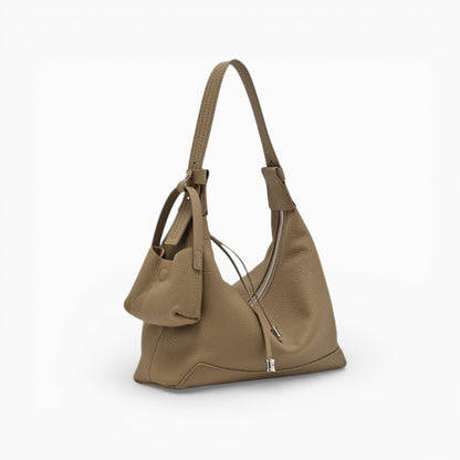 Sac bandoulière hobo en cuir pour femme modèle Sophie de la marque Élégance Cuir, vue de côté avec détails élégants.