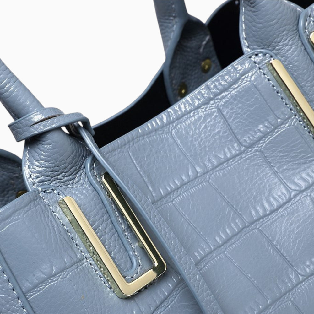 Grand sac cabas en cuir bleu pour femme modèle Nantes de la marque Élégance Cuir, vue zoom sur le cuir.