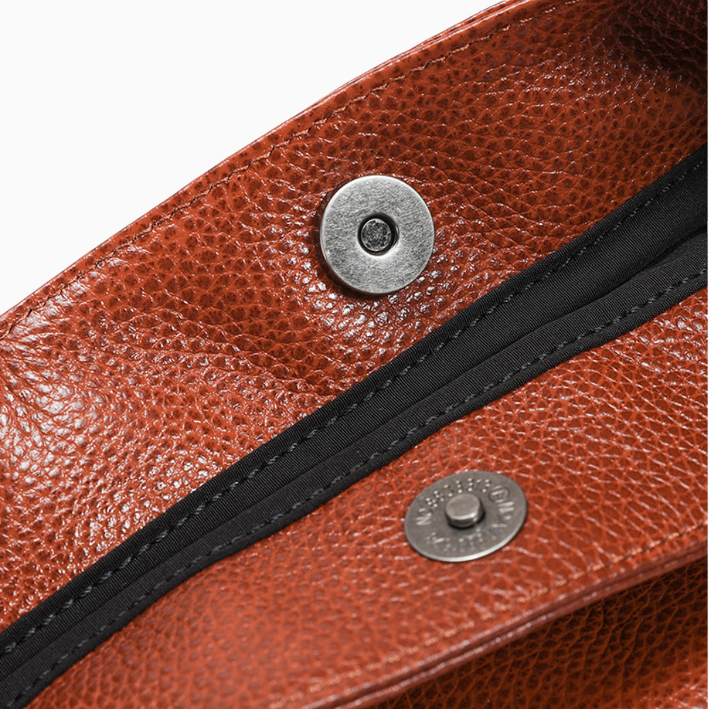 Sac cabas en cuir minimaliste pour femme, modèle Cannes de la marque Élégance Cuir, avec une finition élégante et sobre.