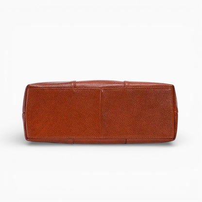 Sac cabas en cuir pour femme minimaliste modèle Cannes d'Élégance Cuir, avec une texture lisse et des poignées élégantes.