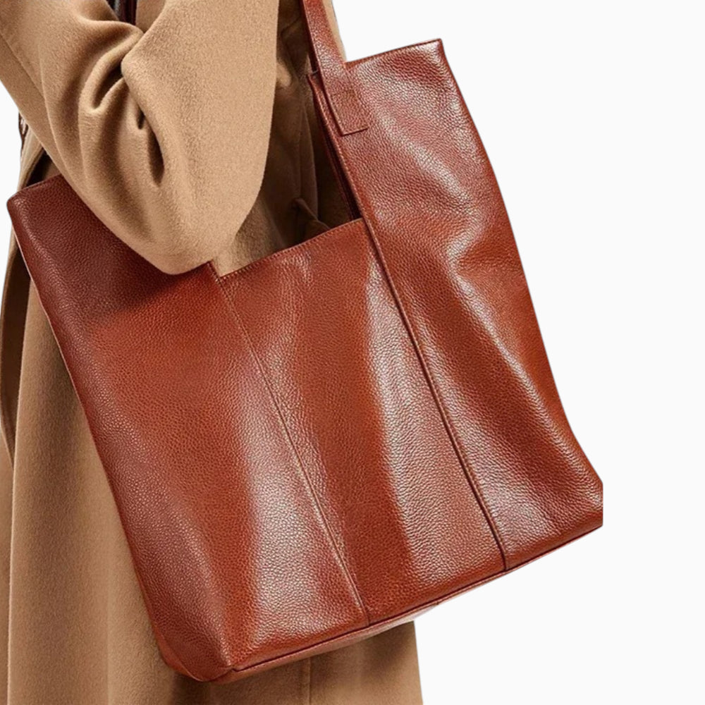 Sac cabas en cuir pour femme modèle Cannes, design minimaliste avec des lignes épurées et une texture raffinée.