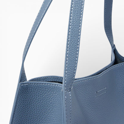 Sac cabas en cuir souple pour femme Élégance Cuir, modèle Lyon, affichant une forme élégante et des détails raffinés.